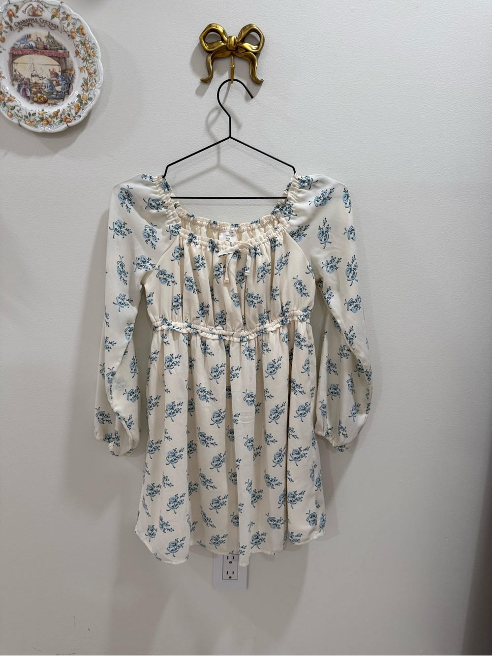 Girl’s Abercrombie cream and blue floral dress Size 11/12